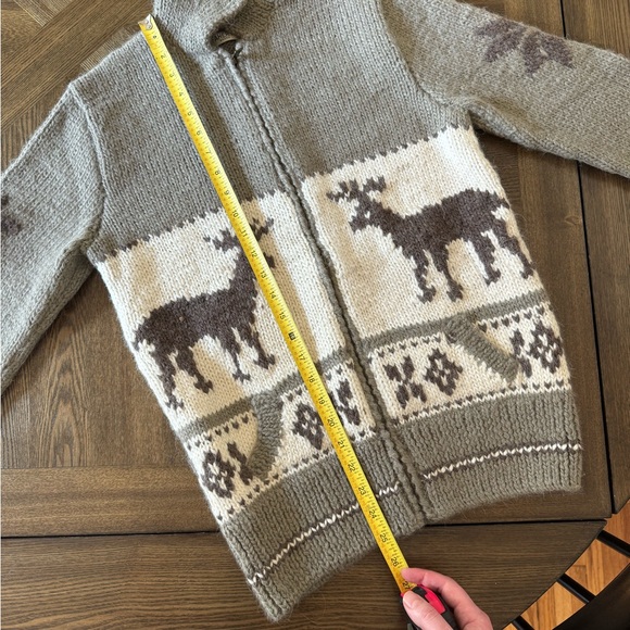 Faherty Sweater! ❄️ - Picture 7 of 7